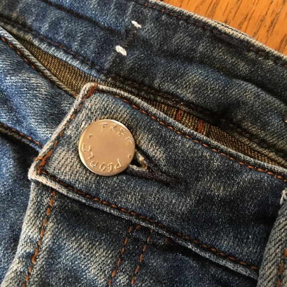 ☆ Free People Medium Wash Ankle Skinnies ☆ - Picture 7 of 8